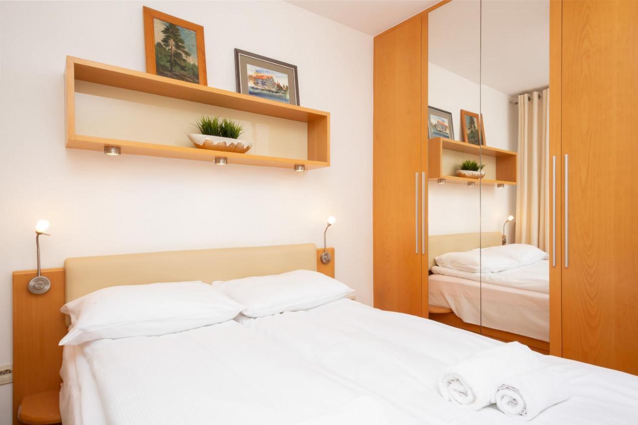 Two-Bedroom Family Apartment Esperanto Next To Klif By Noclegi Renters Warszawa Eksteriør billede