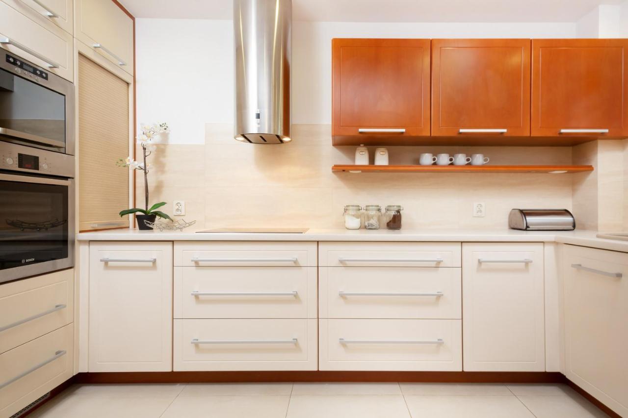 Two-Bedroom Family Apartment Esperanto Next To Klif By Noclegi Renters Warszawa Eksteriør billede
