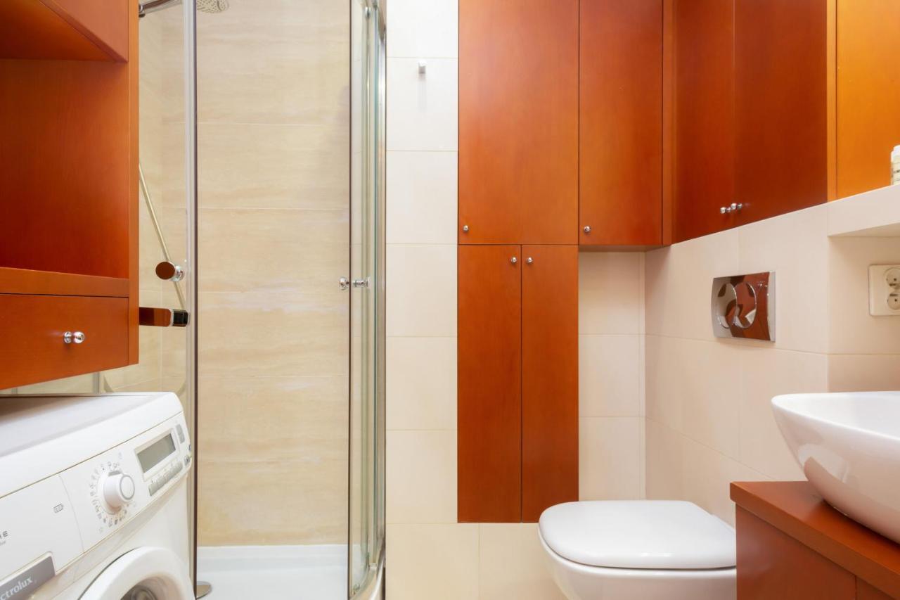 Two-Bedroom Family Apartment Esperanto Next To Klif By Noclegi Renters Warszawa Eksteriør billede